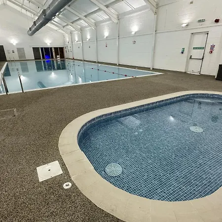 Meadowside - Part Of The The Bay Village With Pool, Gym And Direct Access, Pub, Restaurant, Tennis And Meadows Walks *