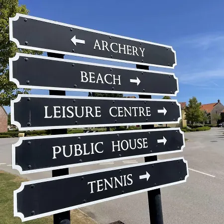 Meadowside - Part Of The The Bay Village With Pool, Gym And Direct Access, Pub, Restaurant, Tennis And Meadows Walks *