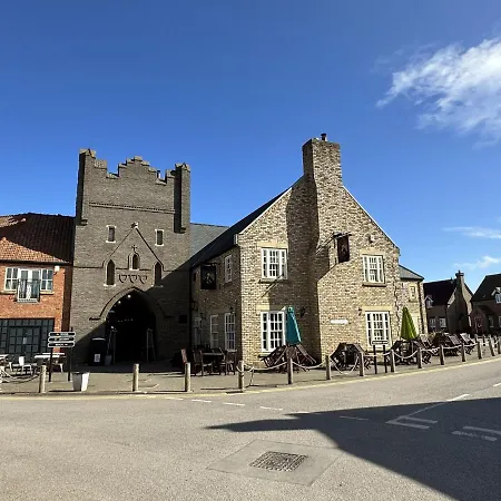 Meadowside - Part Of The The Bay Village With Pool, Gym And Direct Access, Pub, Restaurant, Tennis And Meadows Walks * Filey