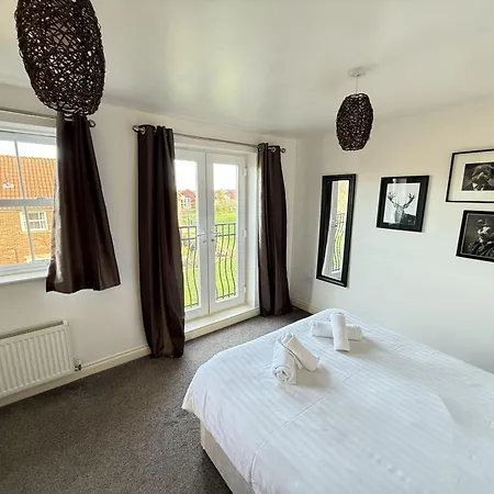 Meadowside - Part Of The The Bay Village With Pool, Gym And Direct Access, Pub, Restaurant, Tennis And Meadows Walks * Filey