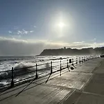 Meadowside - Part Of The The Bay Village With Pool, Gym And Direct Access, Pub, Restaurant, Tennis And Meadows Walks * Filey