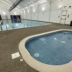 Meadowside - Part Of The The Bay Village With Pool, Gym And Direct Access, Pub, Restaurant, Tennis And Meadows Walks *